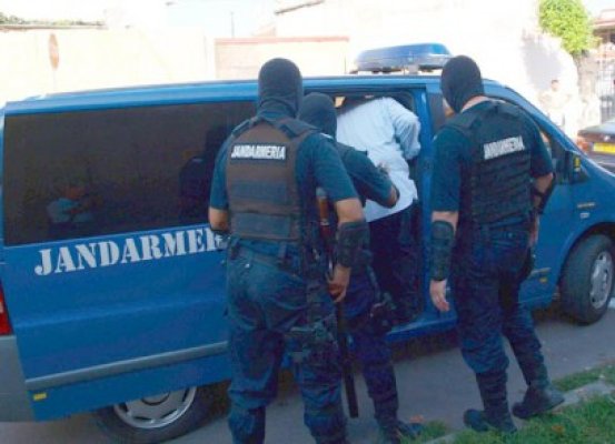 Carderii prinşi în urma celor 78 de percheziţii din ţară rămân după gratii